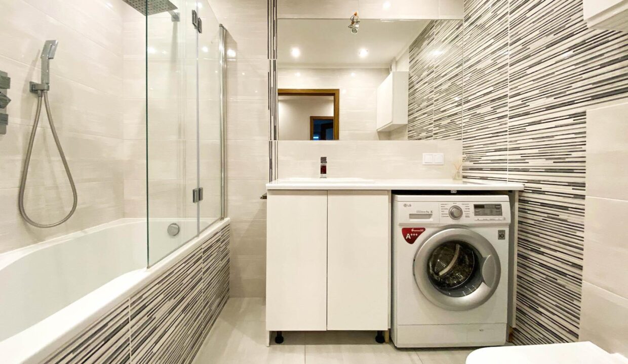 242523940_539841877309178_3573299869956228478_n (Copy)